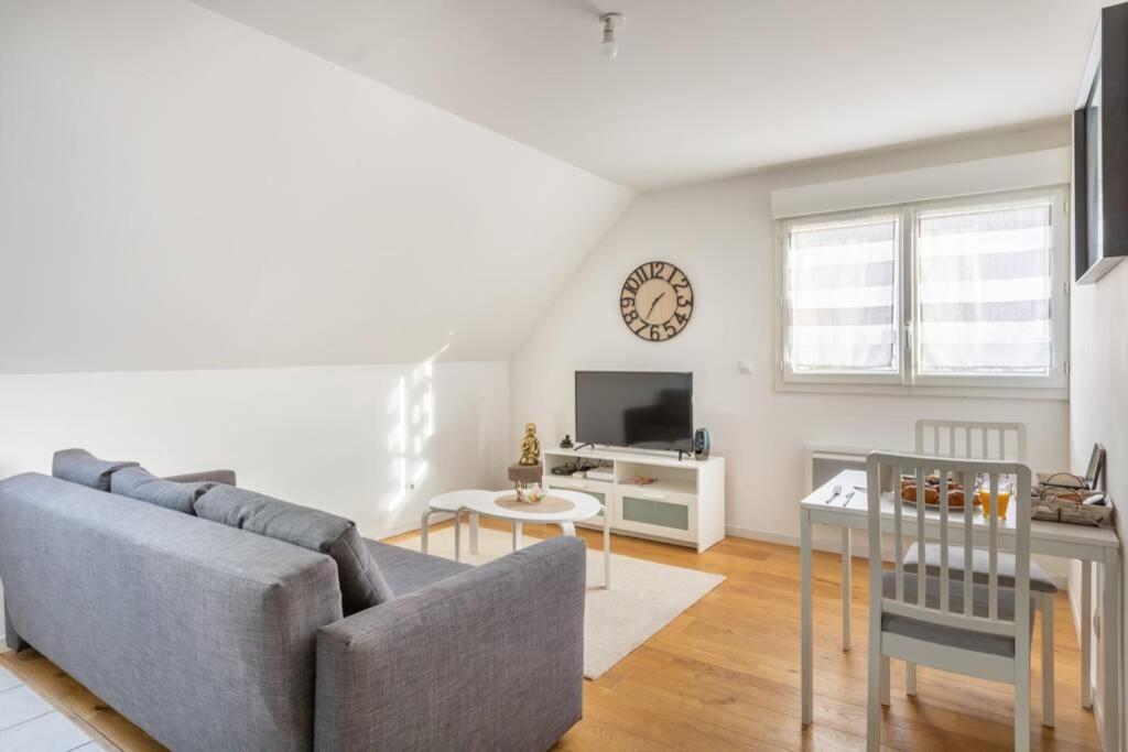 Grand Confort, Appartement Osny Екстер'єр фото
