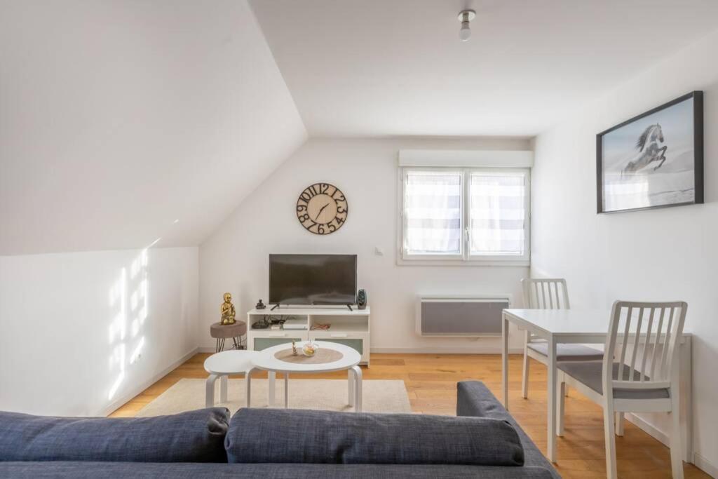 Grand Confort, Appartement Osny Екстер'єр фото