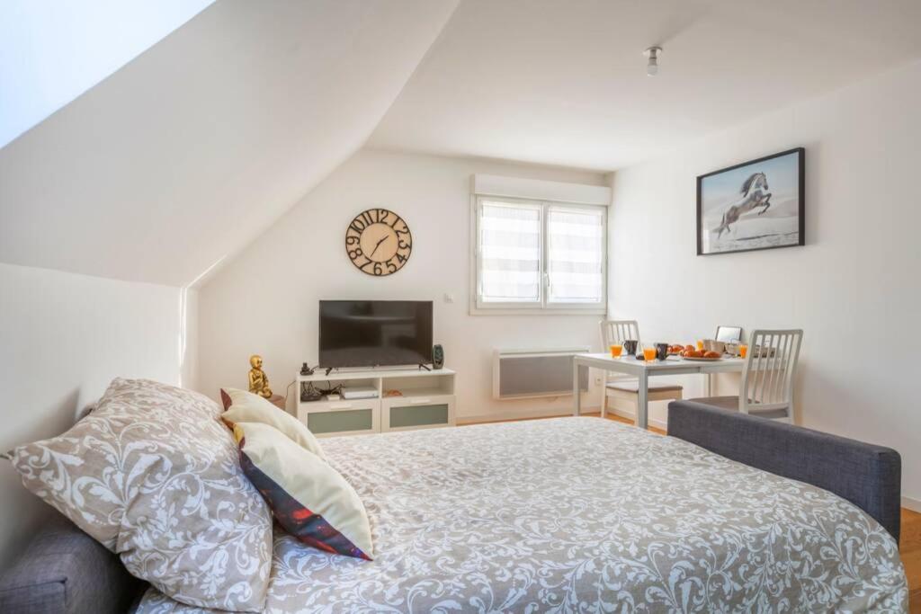 Grand Confort, Appartement Osny Екстер'єр фото