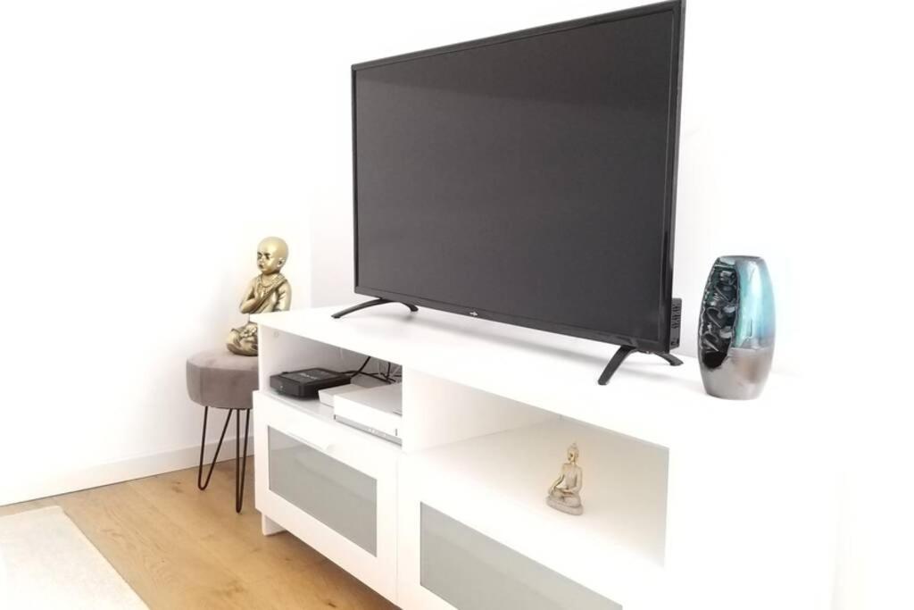 Grand Confort, Appartement Osny Екстер'єр фото
